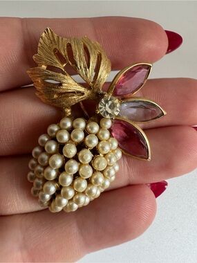 Vintage Hallmarked BSK gold tone brooch